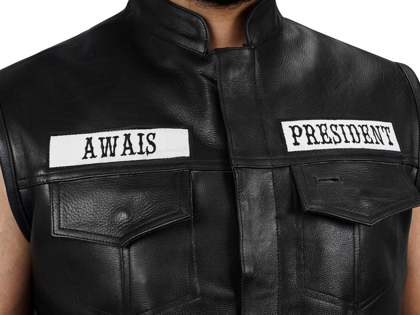 MC Club Weste Herren, Lederweste Stickerei Herren, Motorrad Club Kutte Herren, Herren Lederweste Motorrad, Lederweste Biker Herren, Motorrad Club Kleidung Herren, Personalisierte Motorradweste Herren, Lederweste Clublogo Herren, Biker Weste personalisiert Herren, Motorradbekleidung Leder Herren, Lederweste Maßanfertigung Herren, Schwarze Bikerweste Leder Herren, Lederweste Reißverschluss Herren, Motorradweste Schnallen Herren, Clubweste Motorrad Leder Herren,